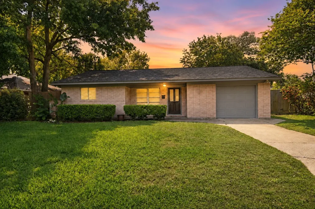2614 Willowby Drive Houston TX 77008