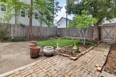 2009 Arlington Street Houston TX 77008
