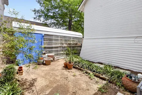 2009 Arlington Street Houston TX 77008