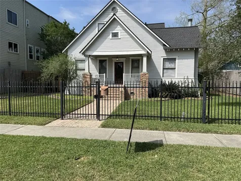 2009 Arlington Street Houston TX 77008