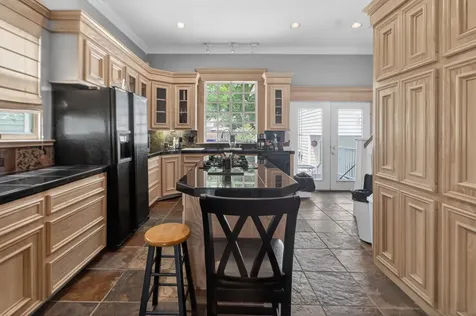 2009 Arlington Street Houston TX 77008