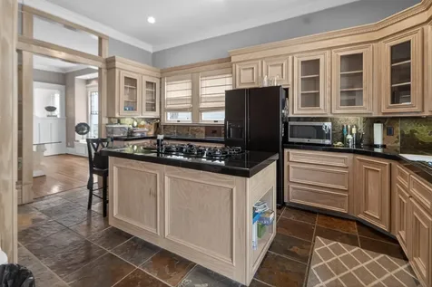 2009 Arlington Street Houston TX 77008