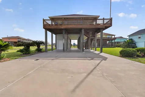 844 Eastview Crystal Beach TX 77650