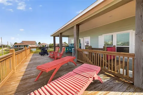 844 Eastview Crystal Beach TX 77650