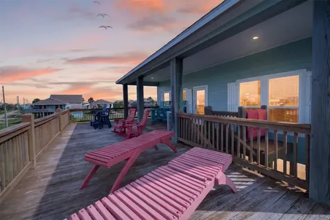 844 Eastview Crystal Beach TX 77650