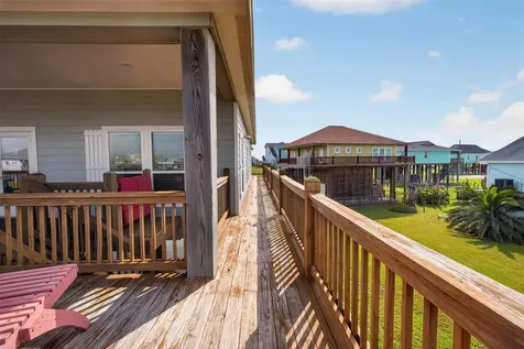 844 Eastview Crystal Beach TX 77650