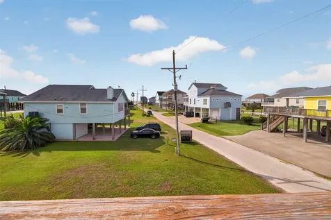 844 Eastview Crystal Beach TX 77650