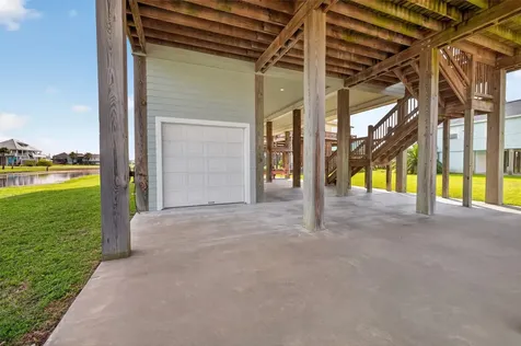 844 Eastview Crystal Beach TX 77650