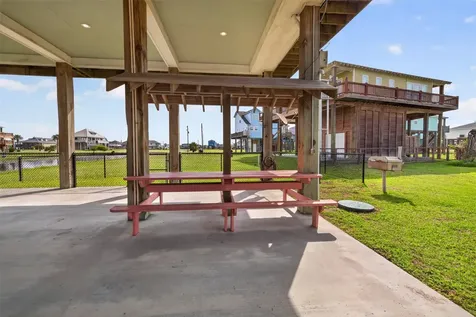 844 Eastview Crystal Beach TX 77650