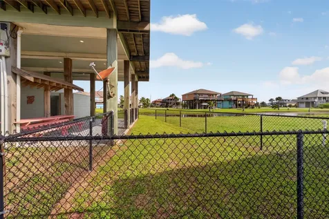 844 Eastview Crystal Beach TX 77650