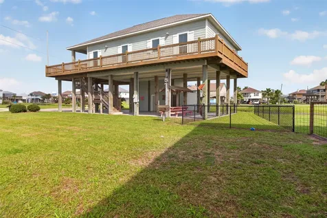 844 Eastview Crystal Beach TX 77650
