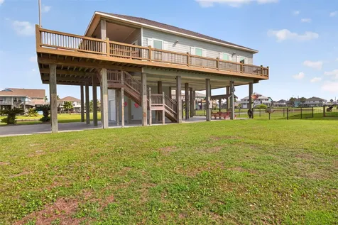844 Eastview Crystal Beach TX 77650