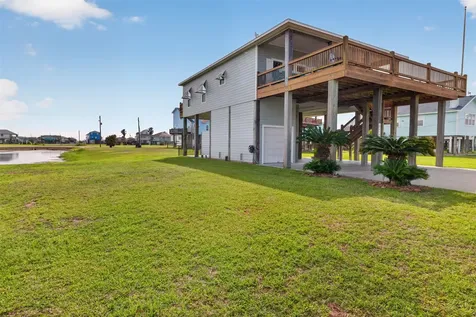 844 Eastview Crystal Beach TX 77650