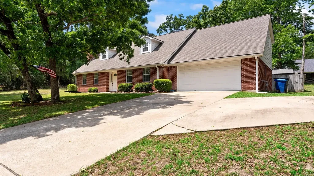 1928 Greentree Drive Huntsville TX 77340