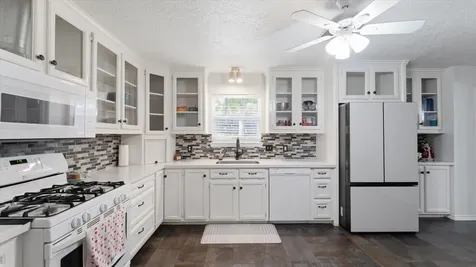1928 Greentree Drive Huntsville TX 77340