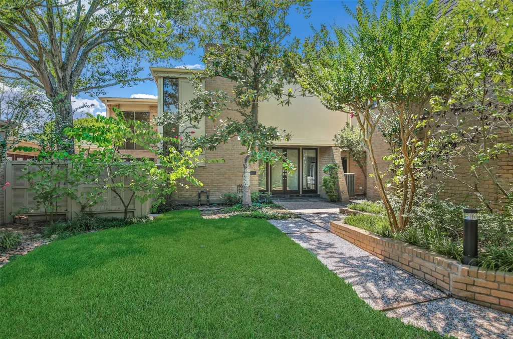 15607 Memorial Drive Houston TX 77079