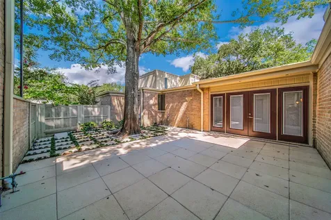 15607 Memorial Drive Houston TX 77079