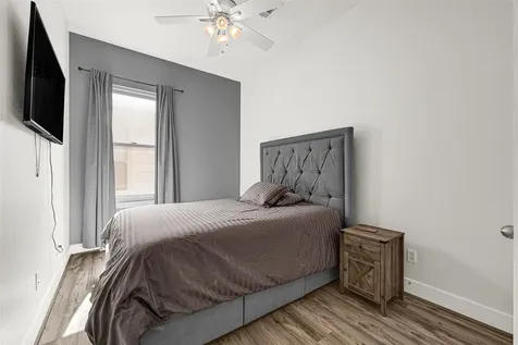 1107 W 21st Street B Houston TX 77008