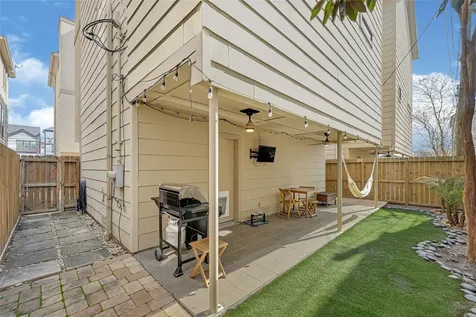 1107 W 21st Street B Houston TX 77008