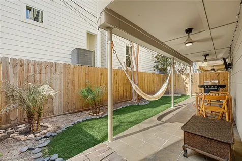 1107 W 21st Street B Houston TX 77008