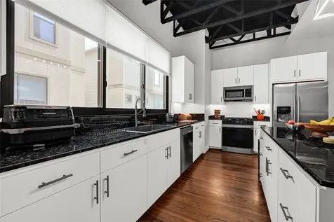 1107 W 21st Street B Houston TX 77008