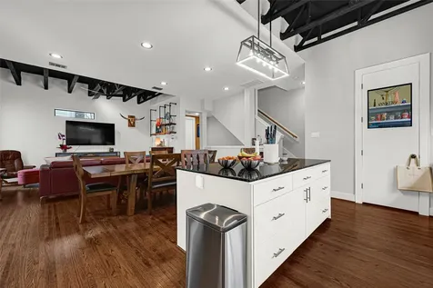 1107 W 21st Street B Houston TX 77008