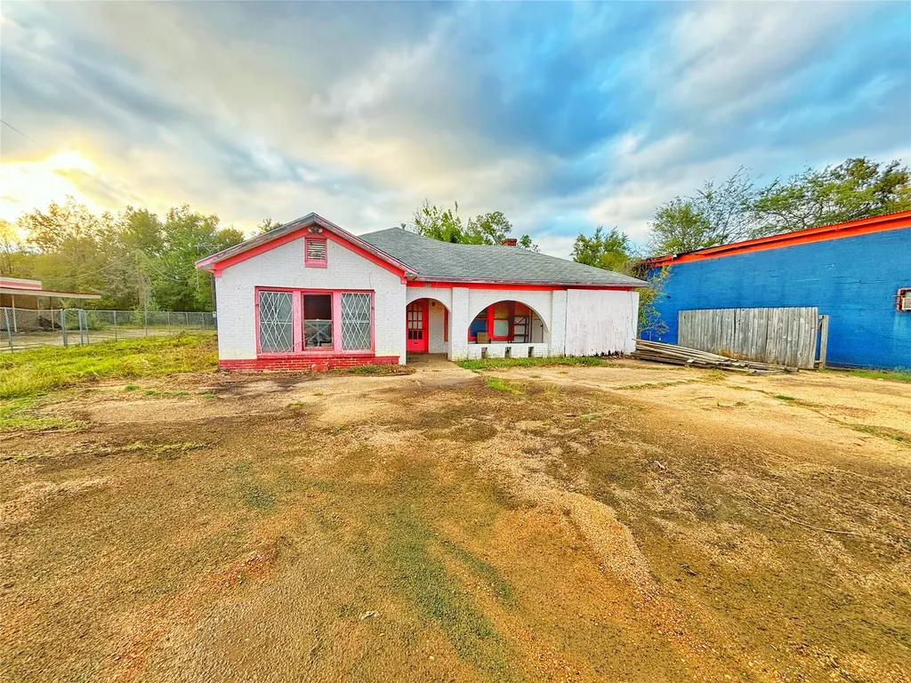 805 South 4th Street Crockett TX 75835