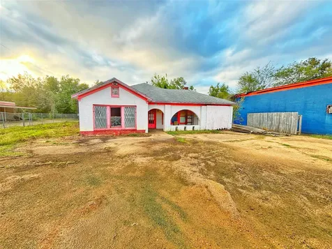 805 South 4th Street Crockett TX 75835