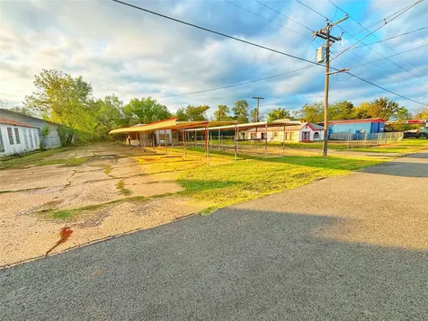 805 South 4th Street Crockett TX 75835