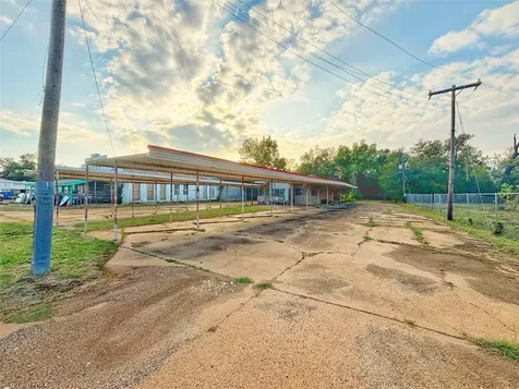 805 South 4th Street Crockett TX 75835