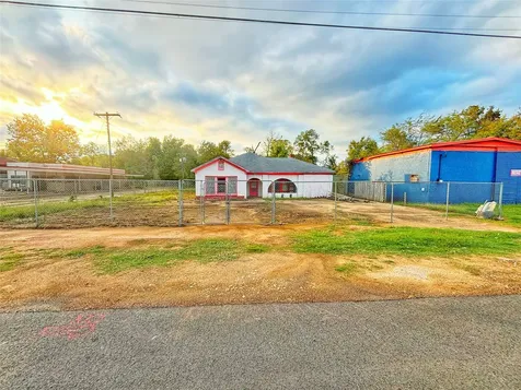 805 South 4th Street Crockett TX 75835