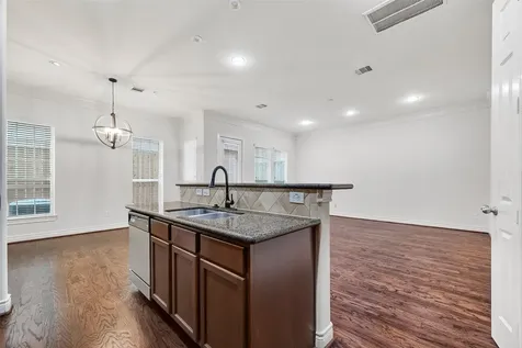 5972 Kansas Street Houston TX 77007