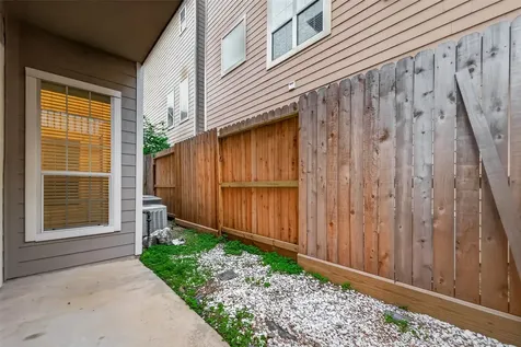 5972 Kansas Street Houston TX 77007