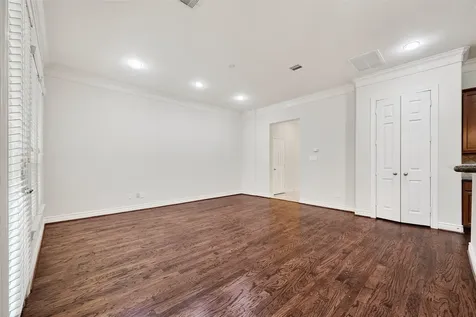5972 Kansas Street Houston TX 77007