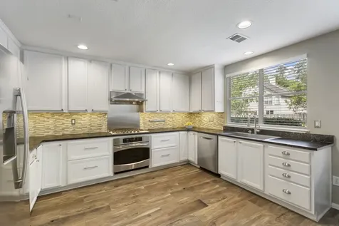 50 W New Avery Place The Woodlands TX 77382