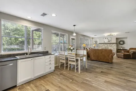 50 W New Avery Place The Woodlands TX 77382