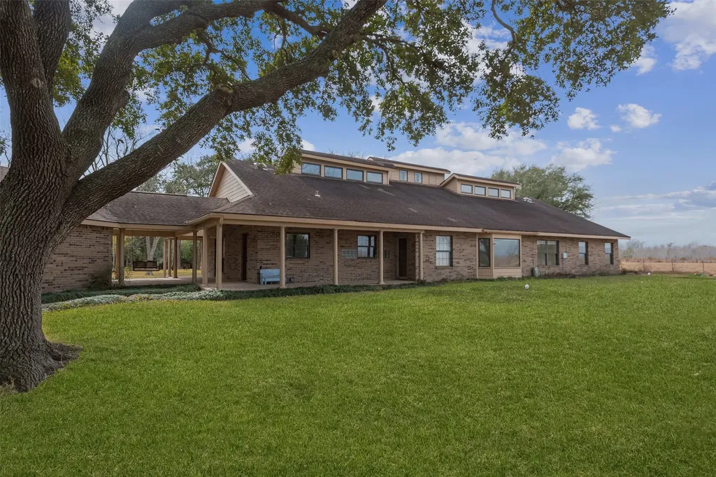 9811 Miner Road Highlands TX 77562