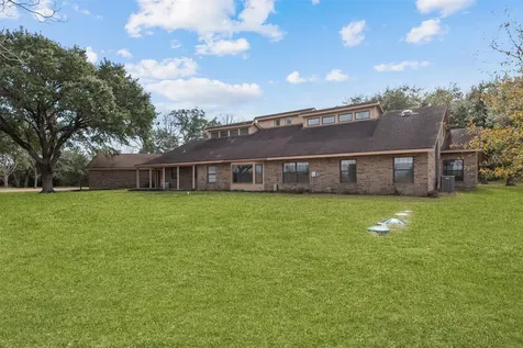 9811 Miner Road Highlands TX 77562