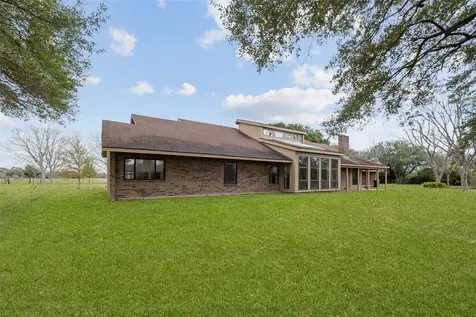 9811 Miner Road Highlands TX 77562