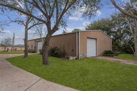 9811 Miner Road Highlands TX 77562