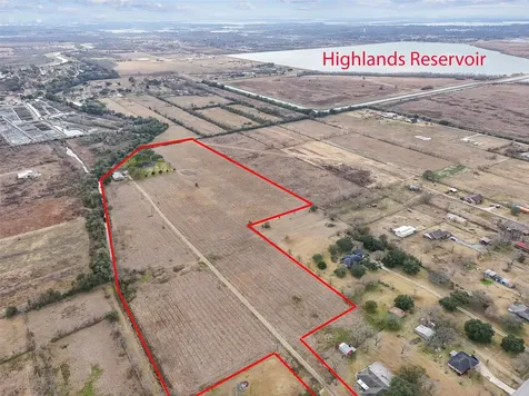 9811 Miner Road Highlands TX 77562