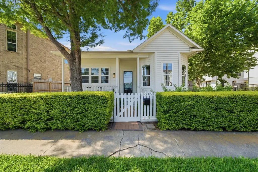 1319 Shearn Street Houston TX 77007