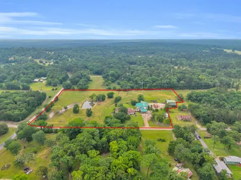 103 Roundabout Lane Huntsville TX 77320