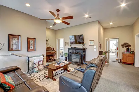 103 Roundabout Lane Huntsville TX 77320