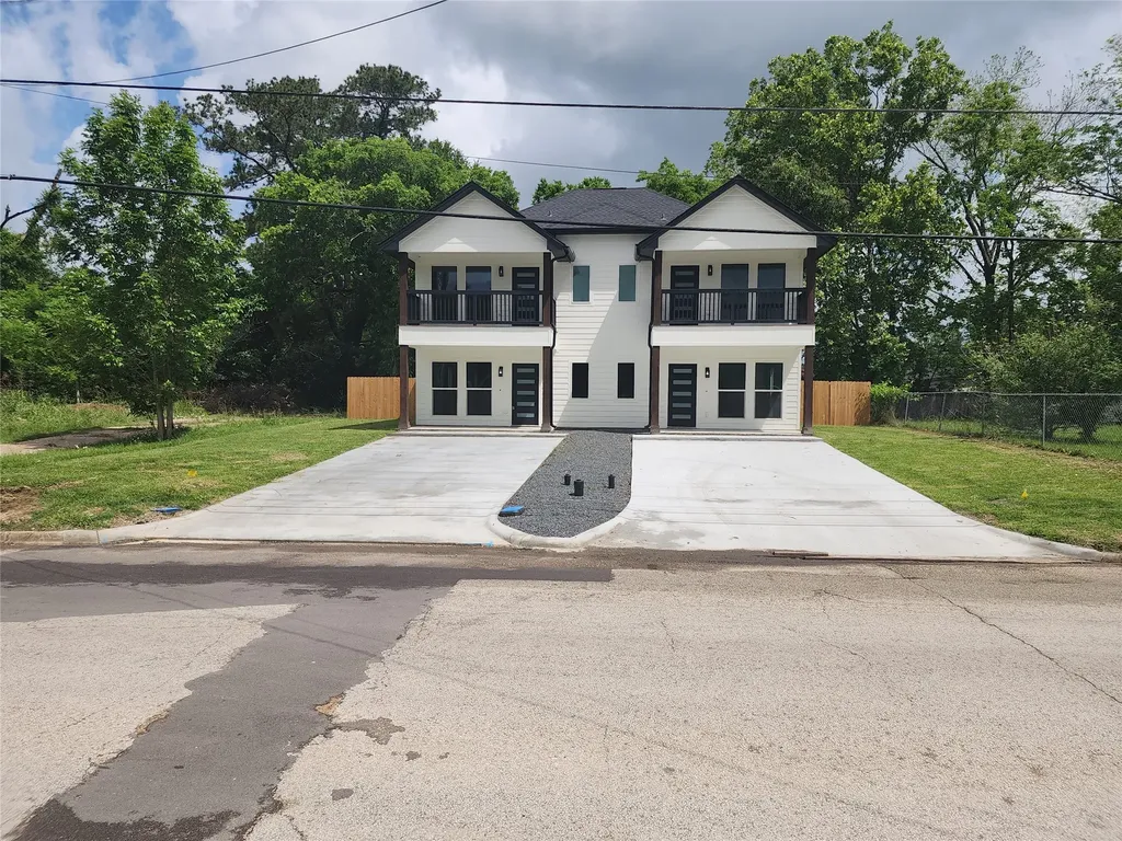 2651 Beaumont Avenue B Liberty TX 77575