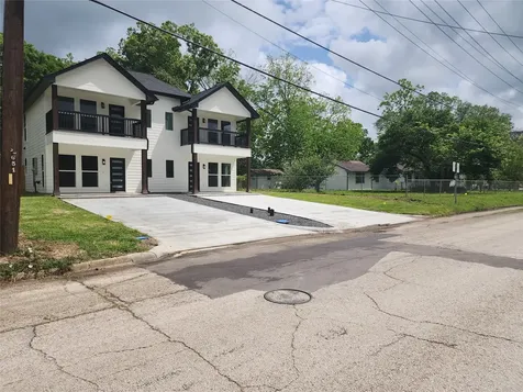 2651 Beaumont Avenue B Liberty TX 77575