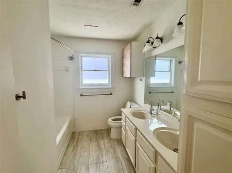 2406 Elmen Street Houston TX 77019