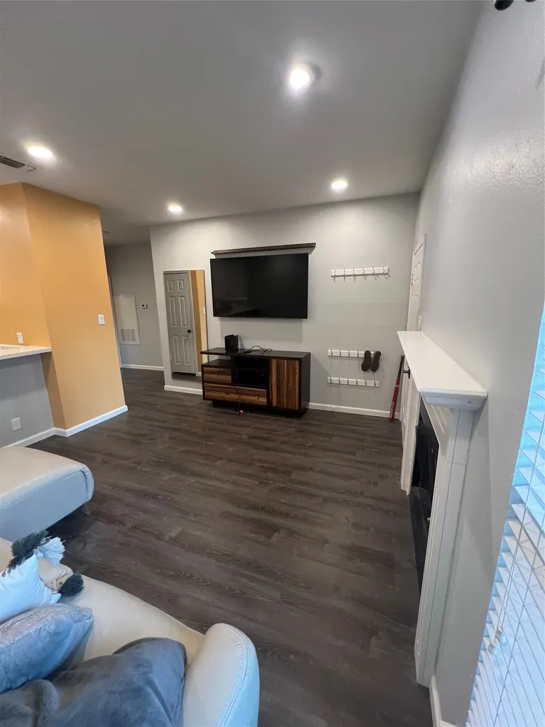 2414 Longview Street 202 Austin TX 78705
