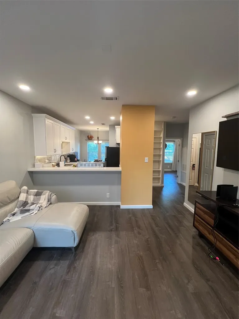 2414 Longview Street 202 Austin TX 78705
