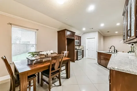 2102 Pickwick Pines Dr Court Humble TX 77396